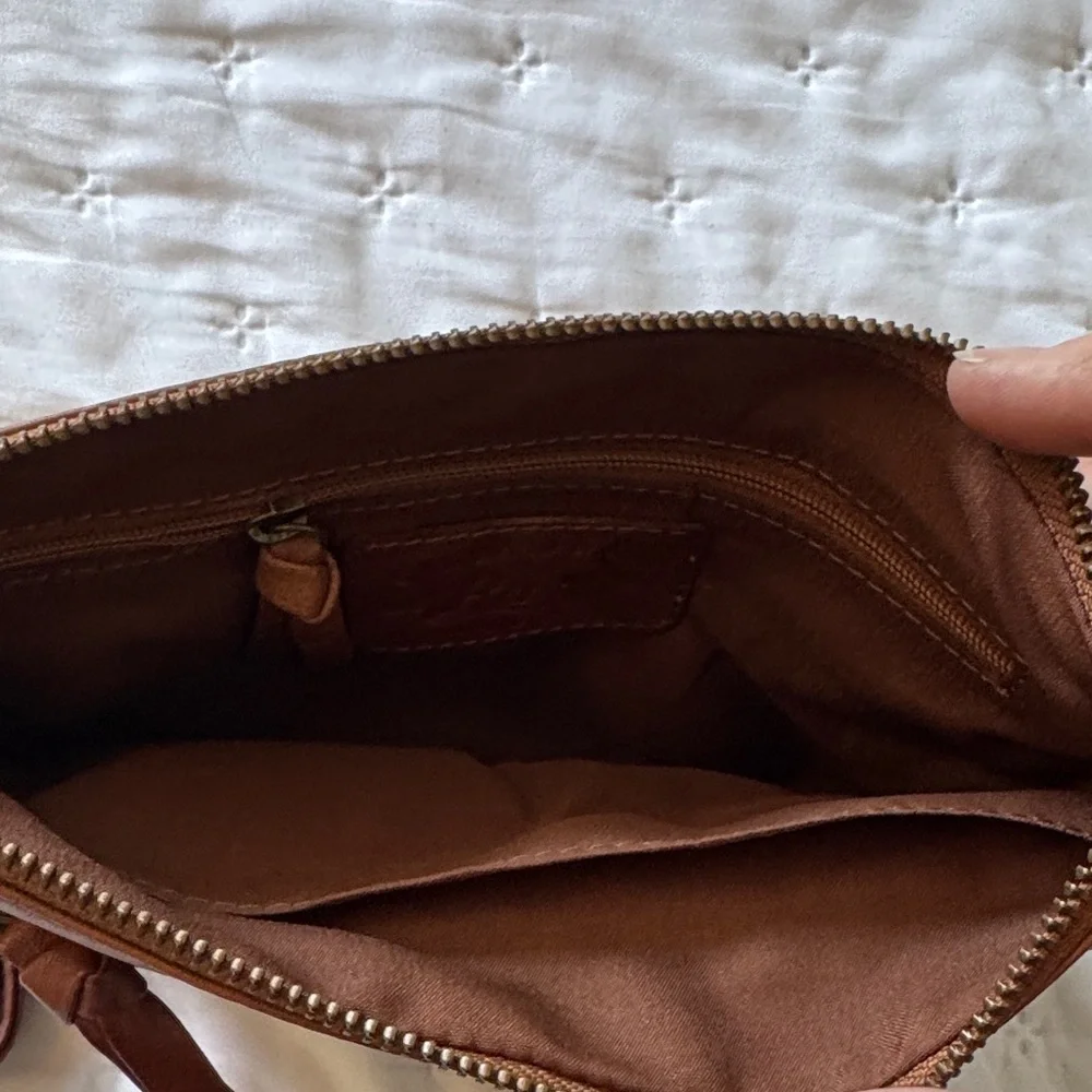 G.H. Bass & Co. Tan Leather Crossbody Bag - Picture 7 of 10